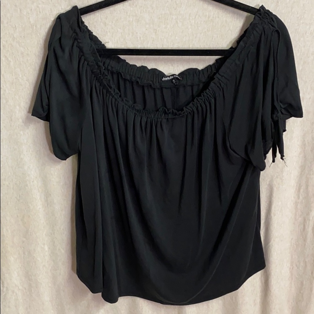 SOLD✨ Black off the shoulder top